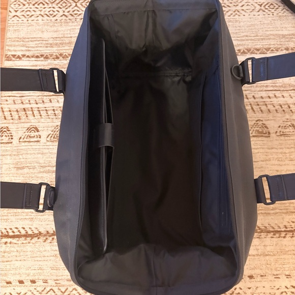 Béis The Convertible Weekender 
in Navy - Picture 14 of 16